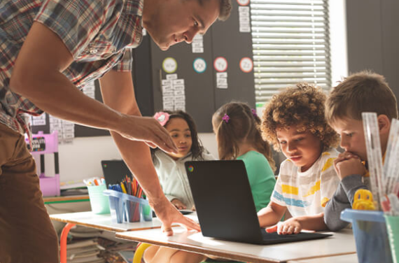 Students using workstation pcs